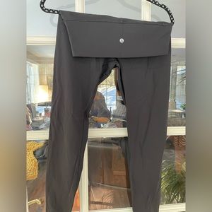 Lululemon Wunder Under NWOT size 8 black legging - never worn